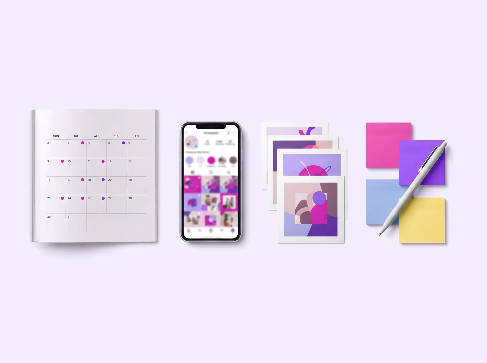 Calendário de conteúdo, celular com perfil do Instagram e posts impressos sobre a mesa